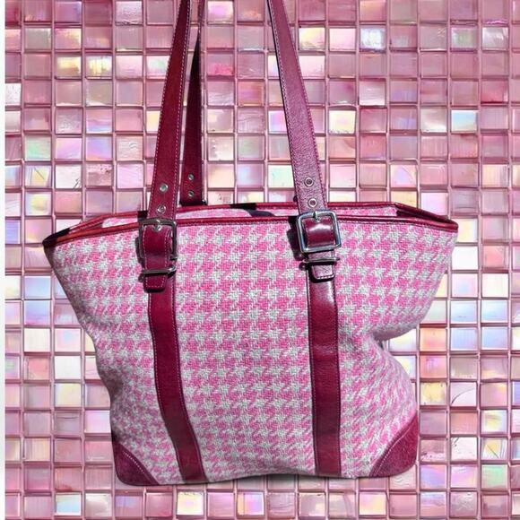 Coach Handbags - Coach white pink houndstooth